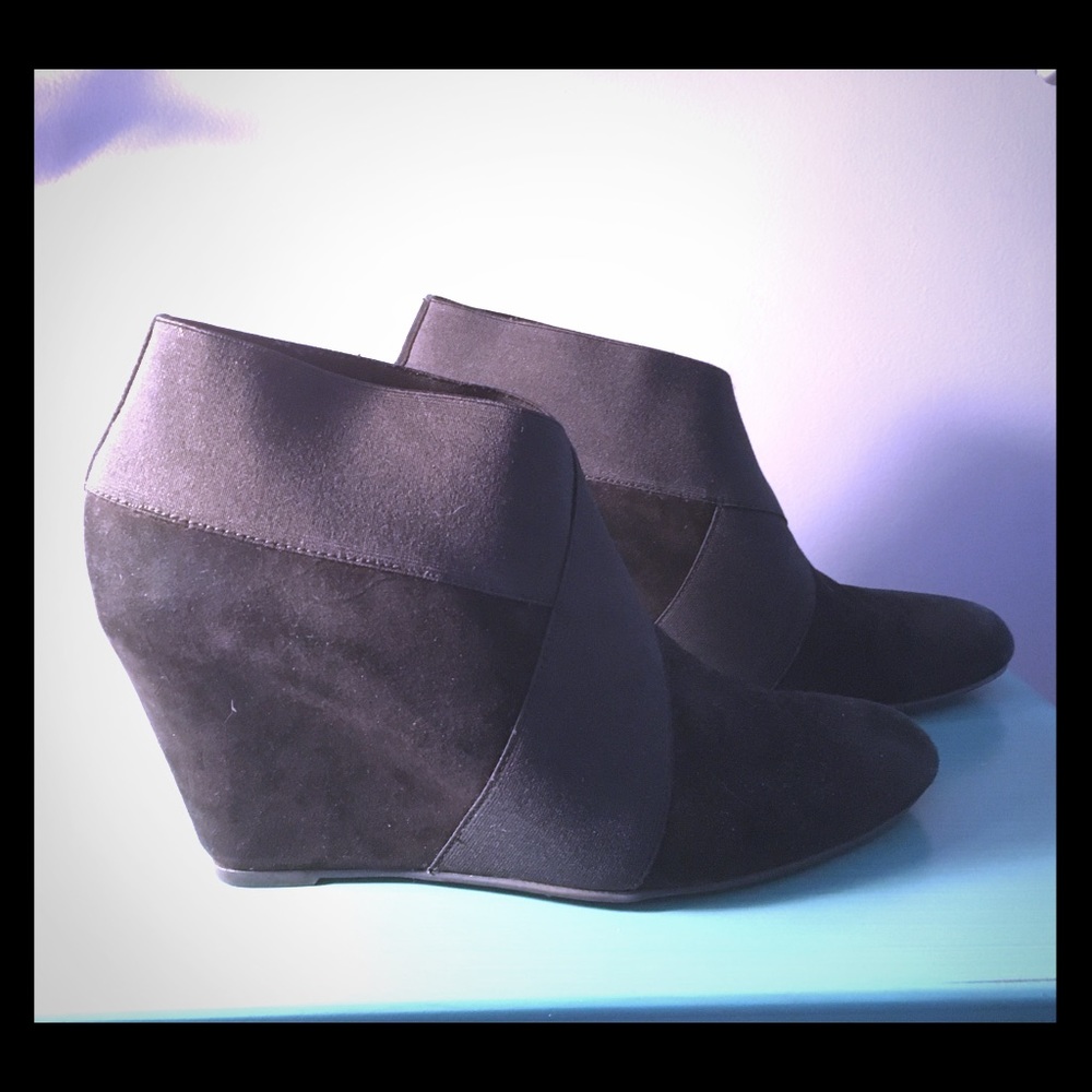 Via Spiga suede wedges